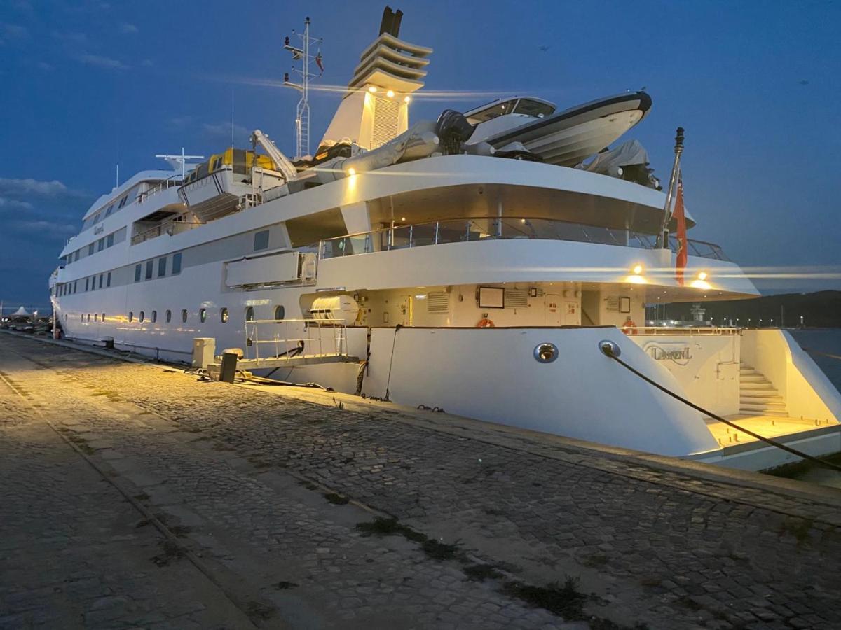 Мarelis Luxe Port Apartment Várna Kültér fotó