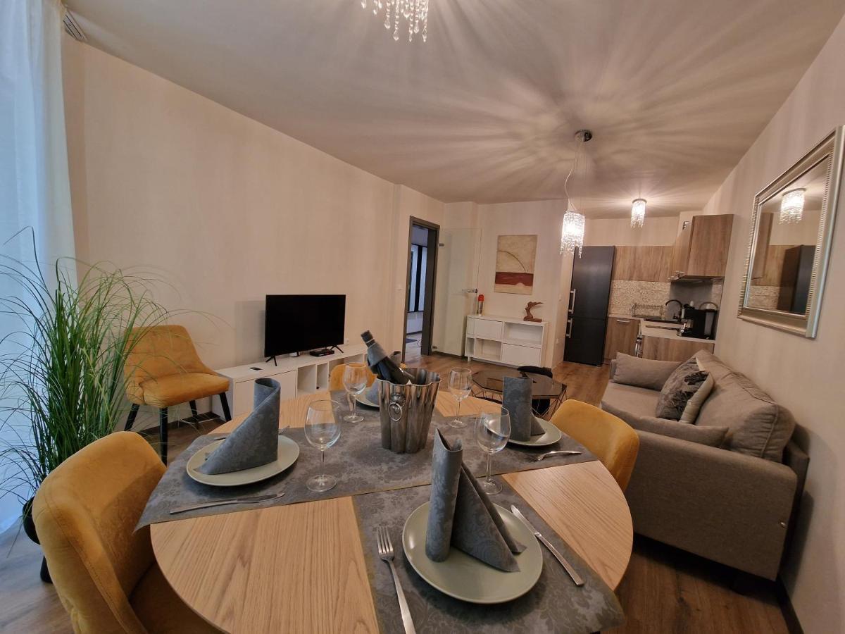 Мarelis Luxe Port Apartment Várna Kültér fotó